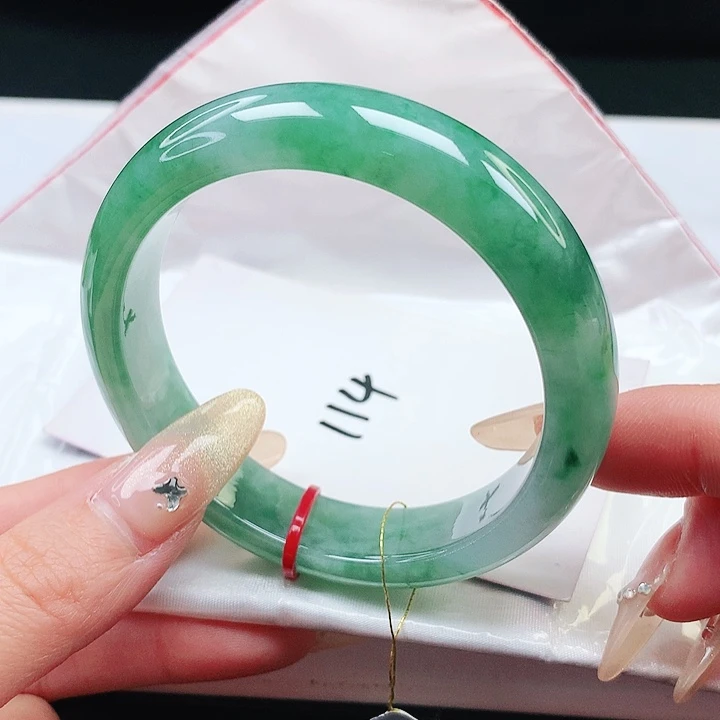 翡翠手镯未镶嵌56.2 正圈