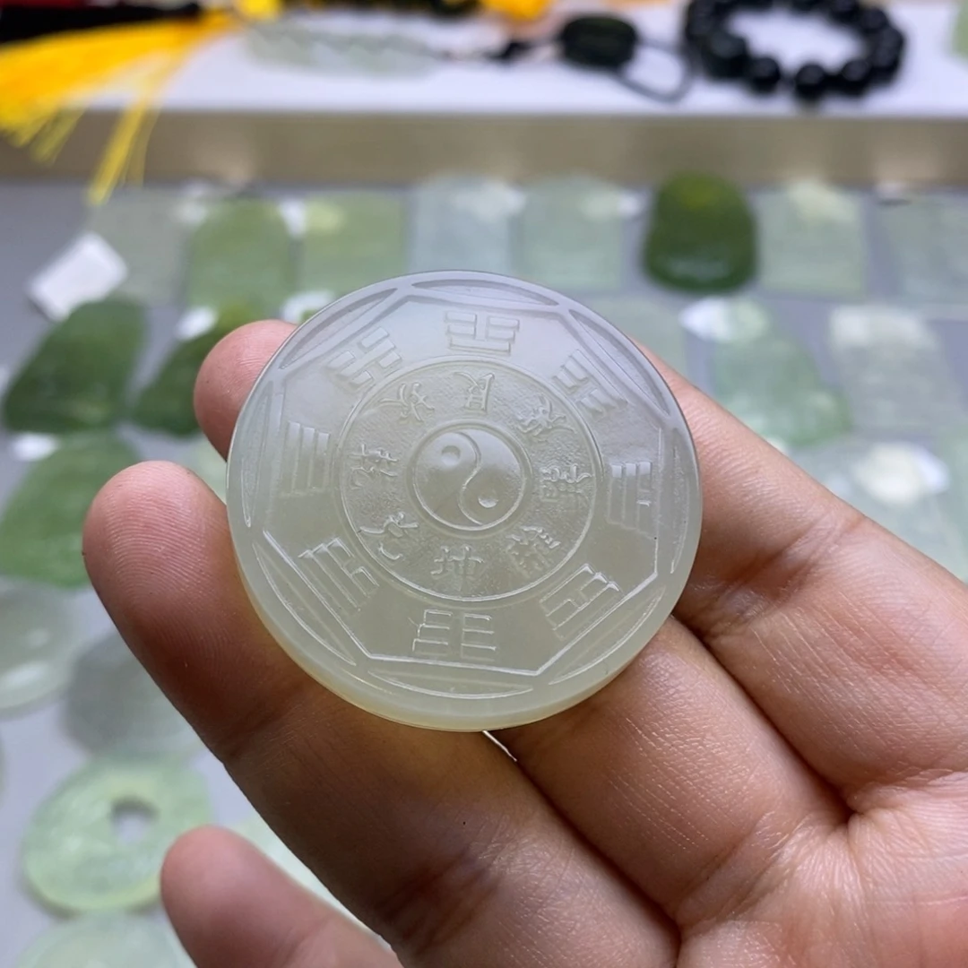 蛇纹石玉颈饰未镶嵌蘑*