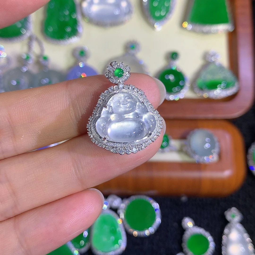 翡翠18K金镶嵌颈饰佛公