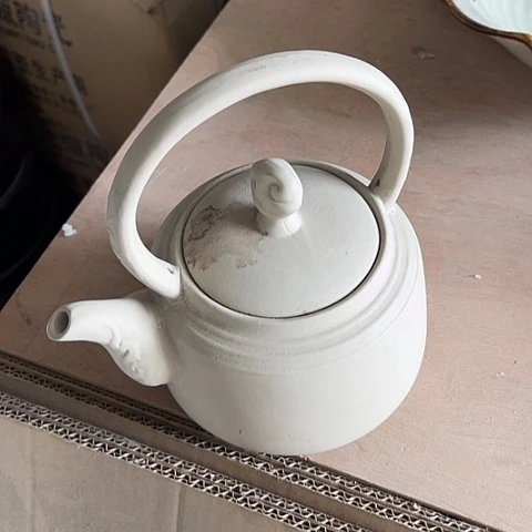 微瑕，明火，有点脏，700毫升嘴口变形