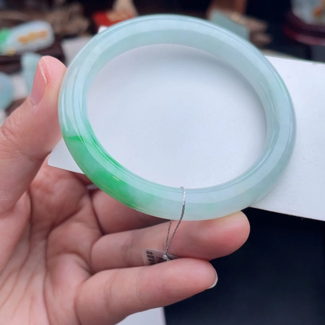 未镶嵌手镯（圆镯）翡翠