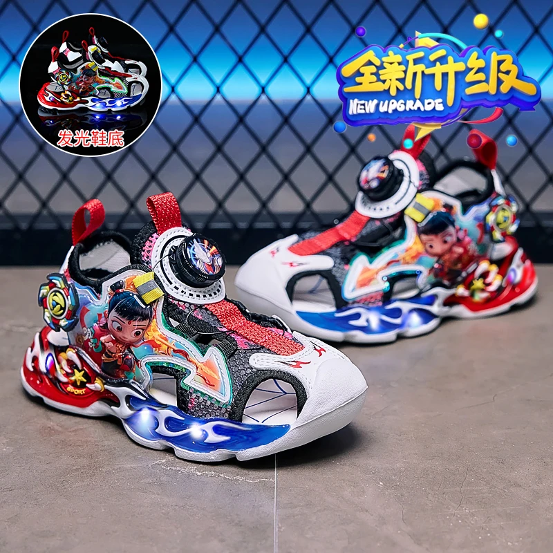 新款哪吒儿童发光凉鞋2025夏季软底防滑运动溯溪鞋耐磨儿童拖鞋