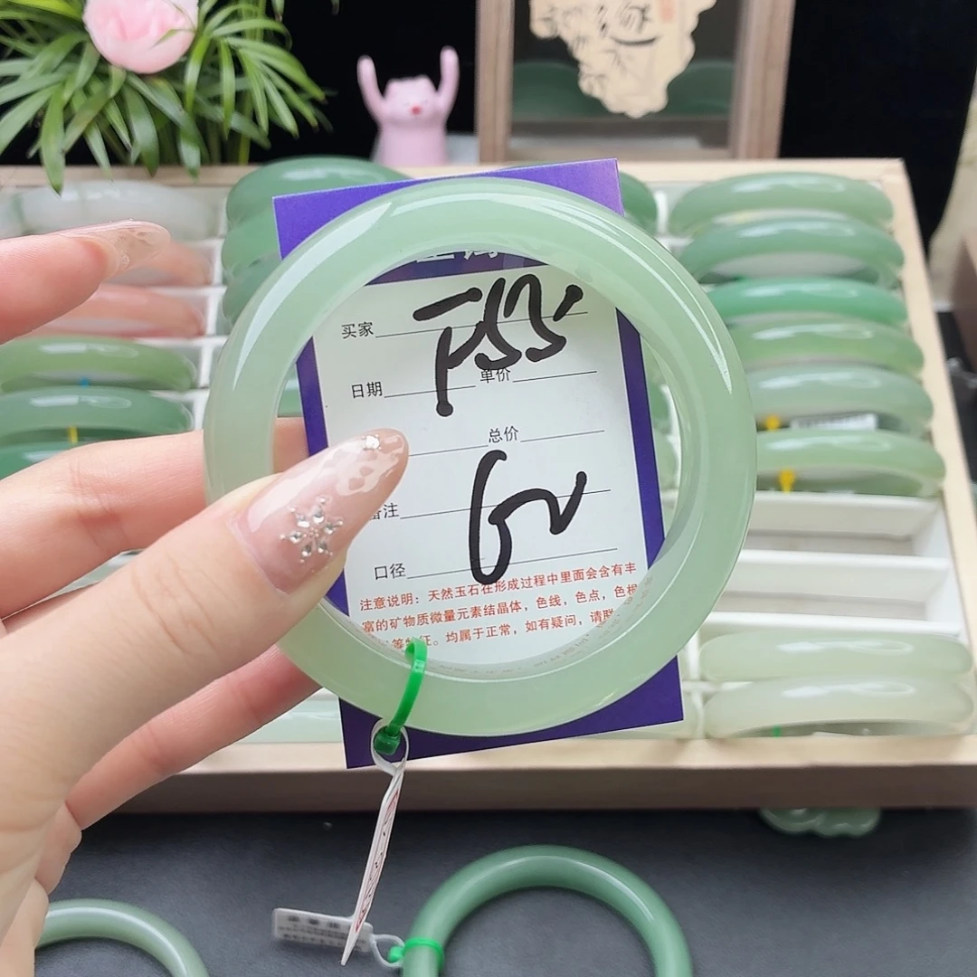 用***1石英质玉未镶嵌手镯