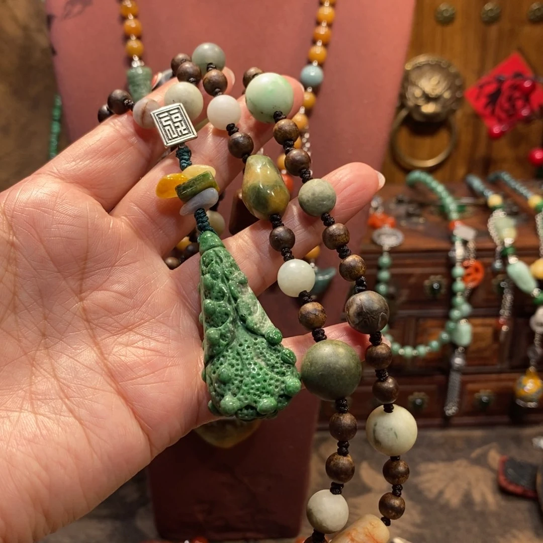 翡翠吊坠(赠链)未镶嵌