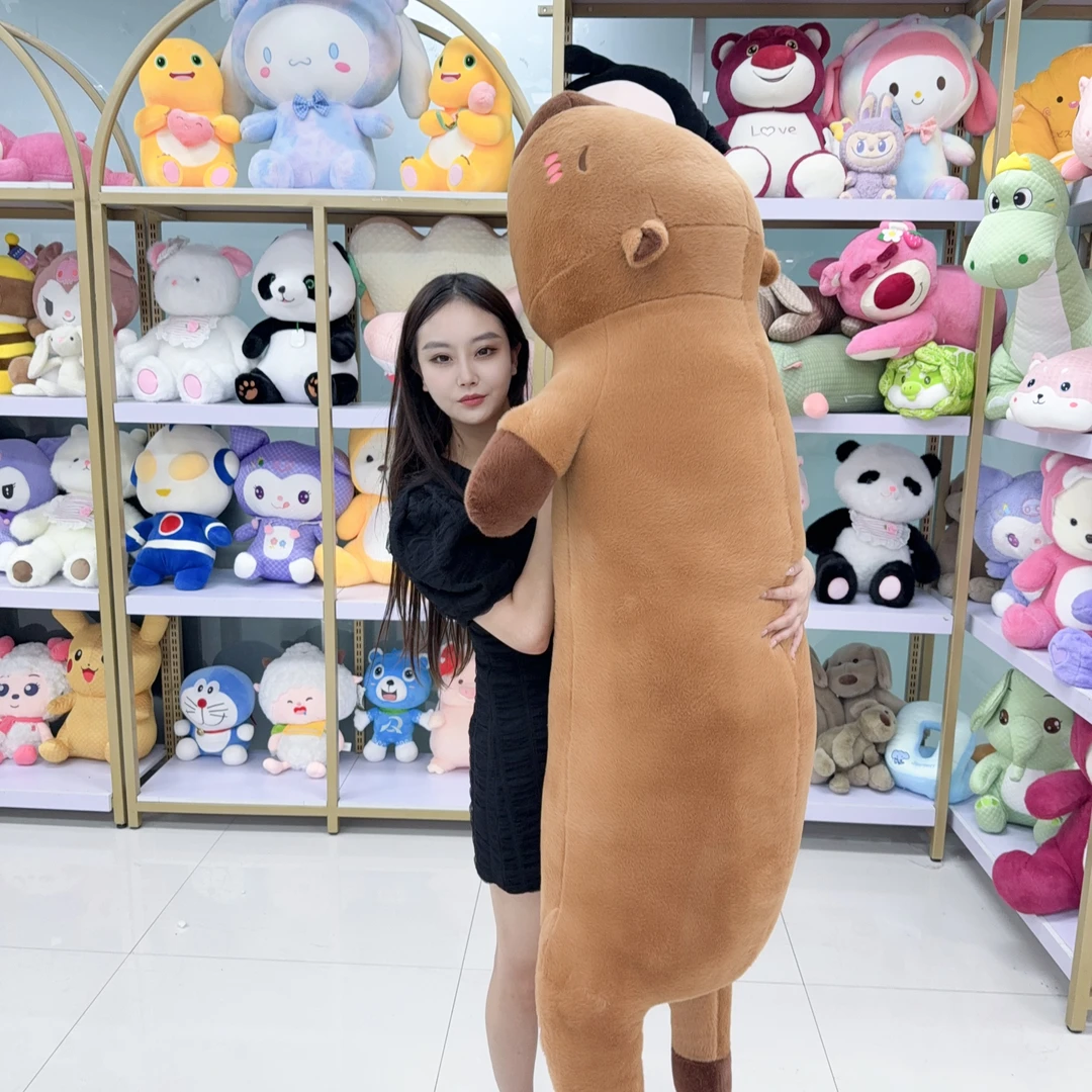 趴款卡皮巴拉1.3米毛绒玩具公仔睡觉抱枕长条可爱布娃娃
