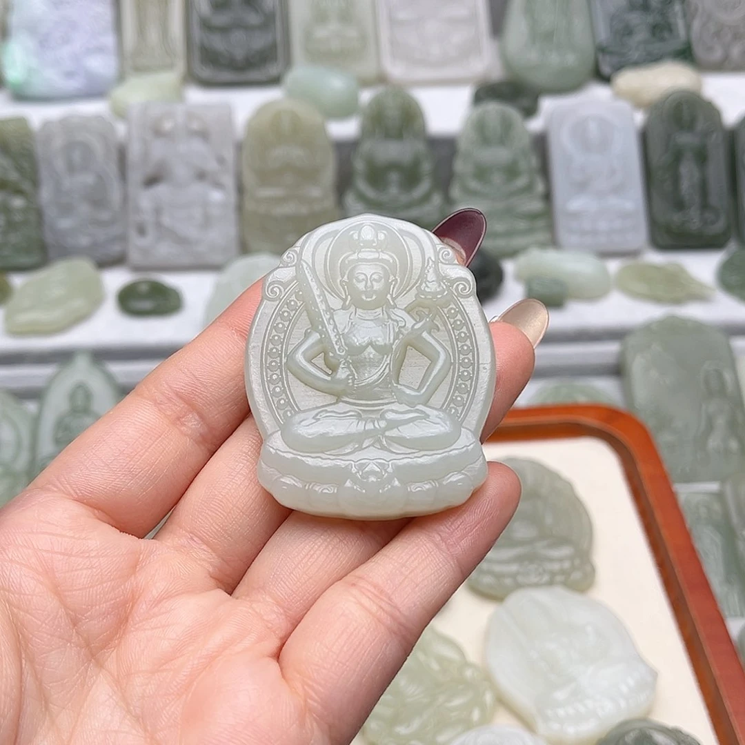 和田玉颈饰未镶嵌漫*?