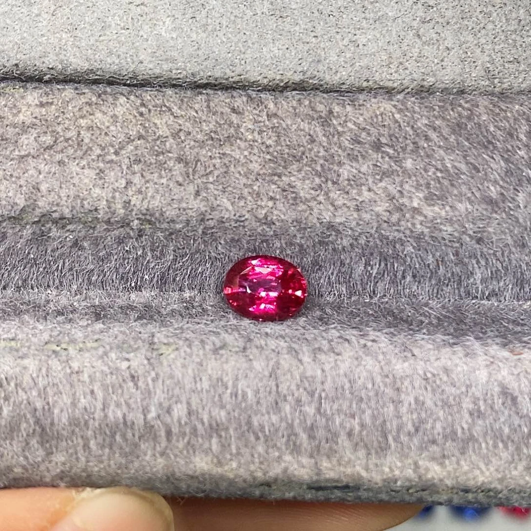 红宝石裸石1.07克拉天然无烧玻璃体满火彩鸽血红红宝石
