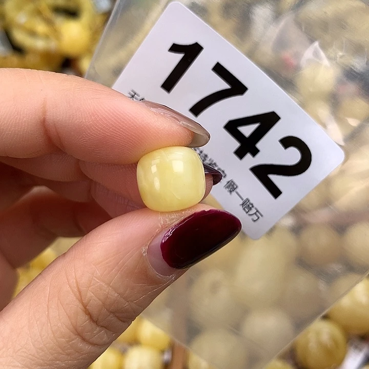 蜜蜡未镶嵌珠宝奇石12.3