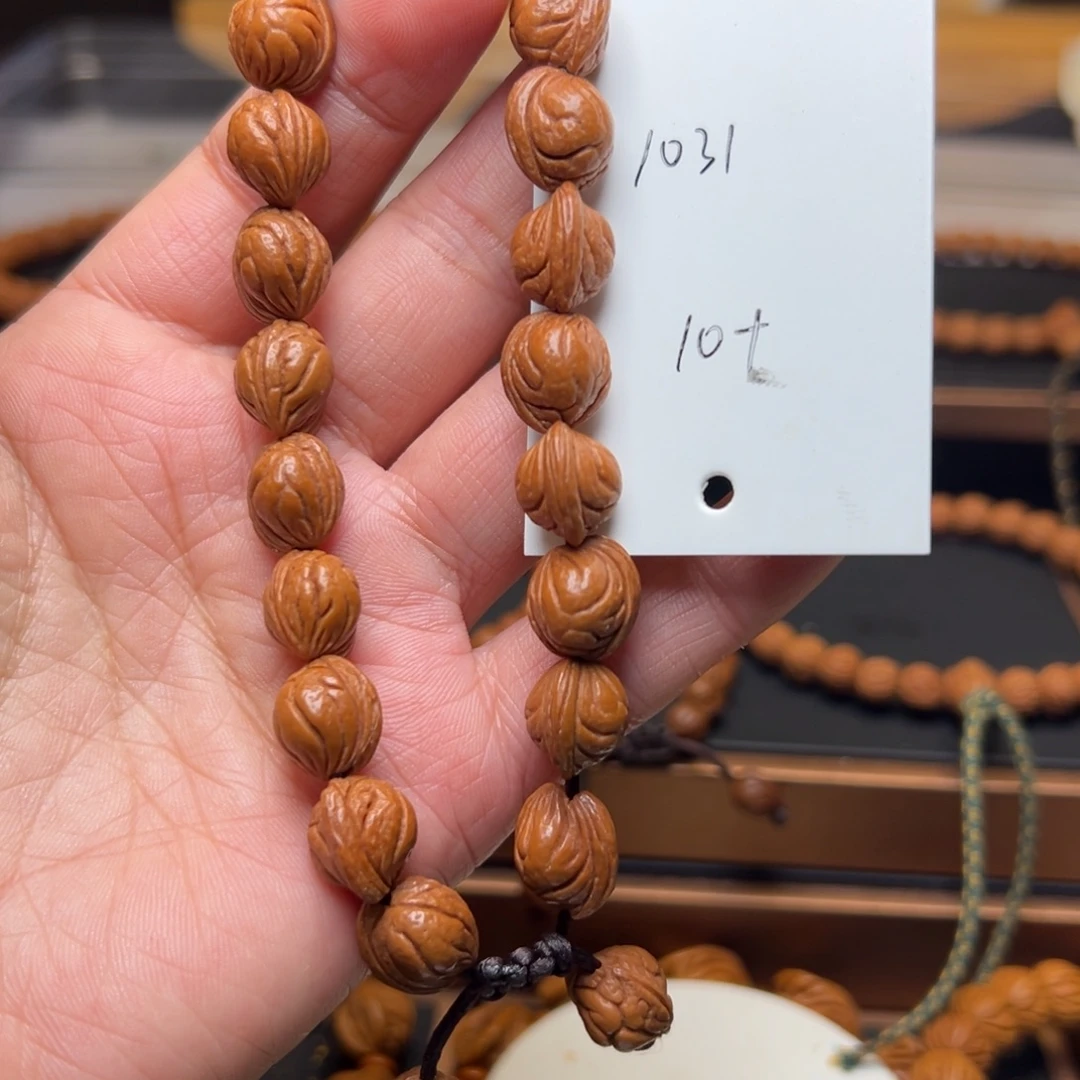 往***f木质类小龙纹手串10+左右