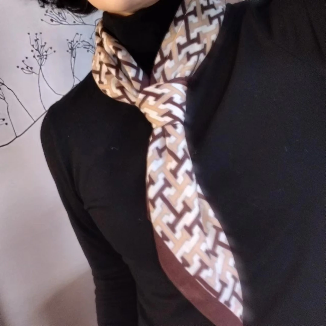 轻奢高档黑色印花棉麻气质冬季方形拼色丝巾大方时尚百搭女士方巾