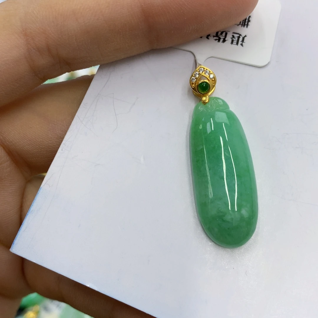 翡翠未镶嵌颈饰翡翠