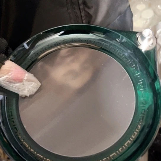 透绿三层拉饵盘一个。