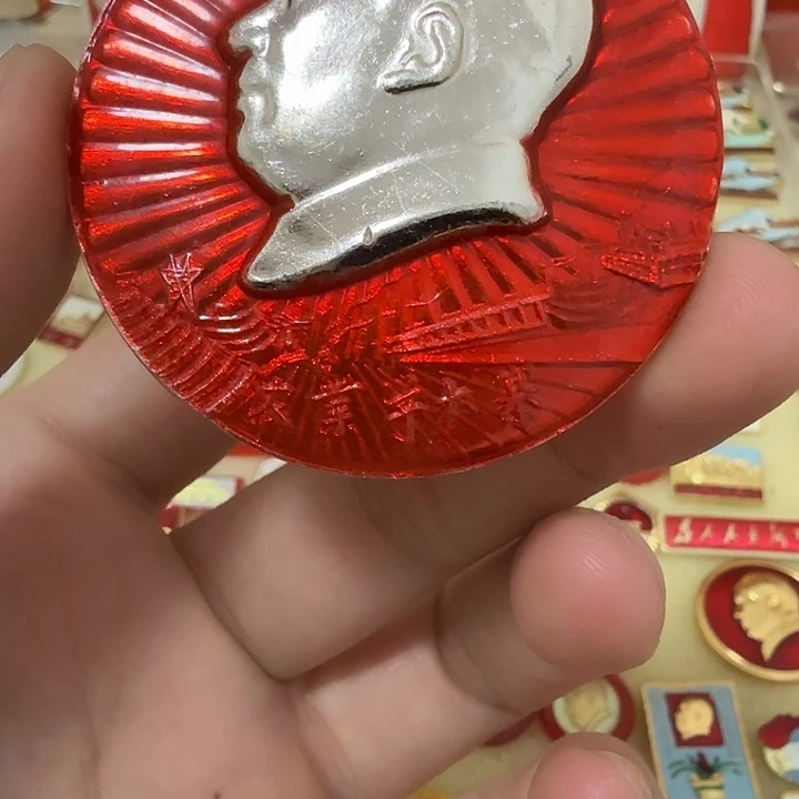 w***意铝毛爷爷像章，万岁