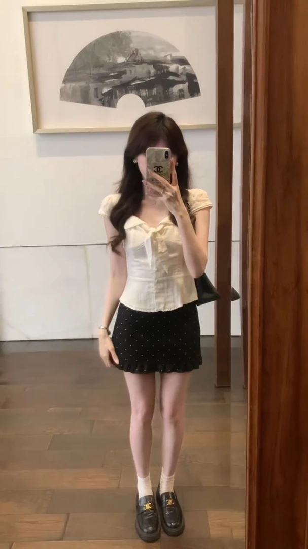 法式修身显瘦短袖t恤女夏季2025新款辣妹纯欲气质短款上衣设计感