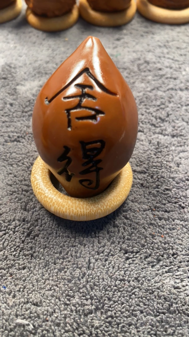 橄榄核雕舍得手把件