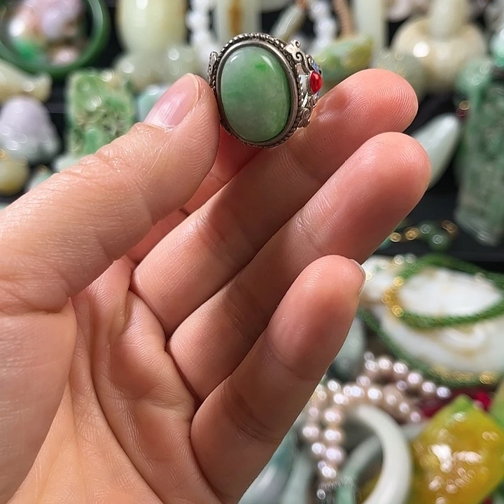 翡翠未镶嵌颈饰翡翠未镶嵌颈饰