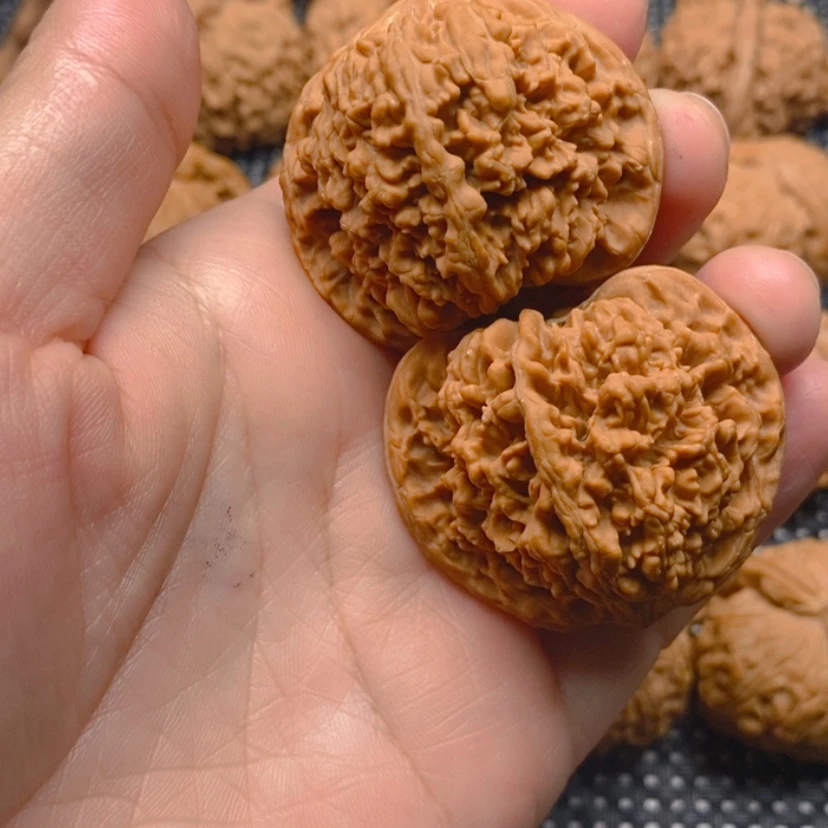 【闪购商品】文玩核桃吊坠秋****渡核桃