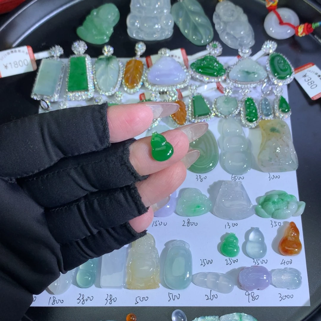 翡翠未镶嵌吊坠(不含链)葫芦