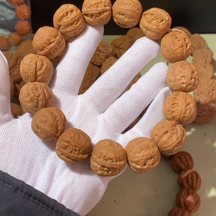 文玩核桃手串……30