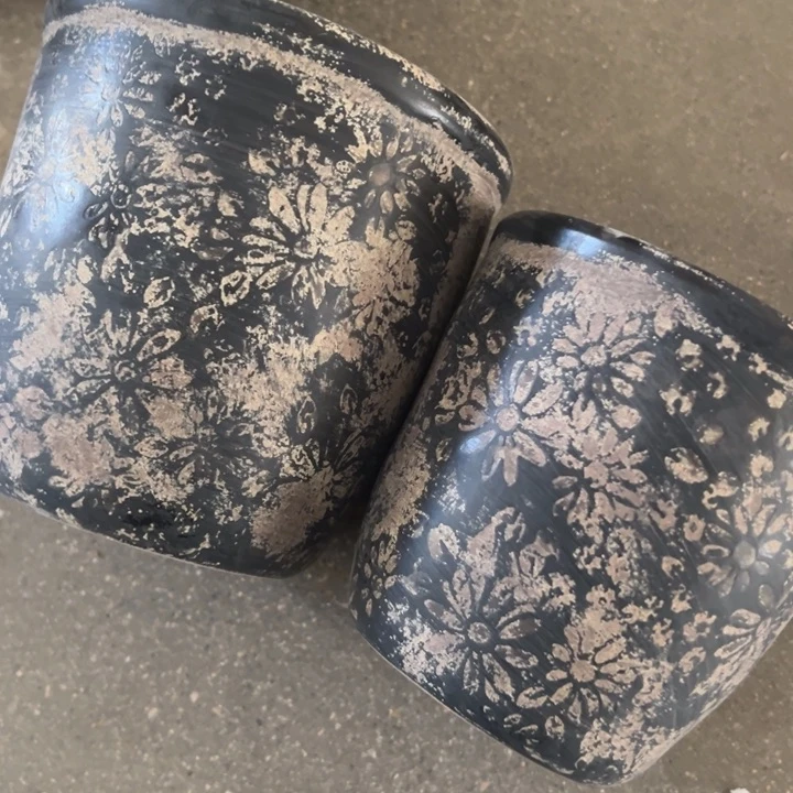 陶瓷组合，一中一小。