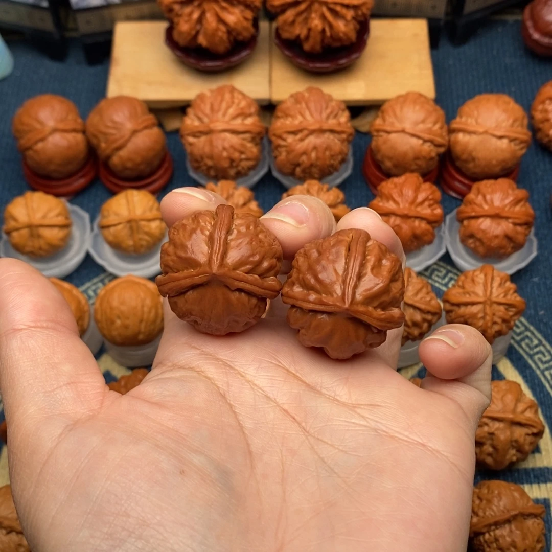 ️****文玩核桃把件三棱