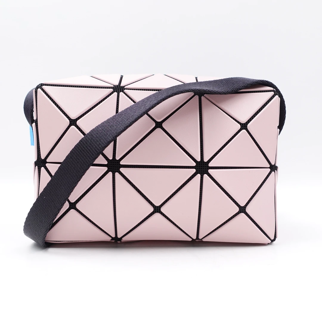 95新 Issey Miyake/三宅一生 单肩包/T10162303