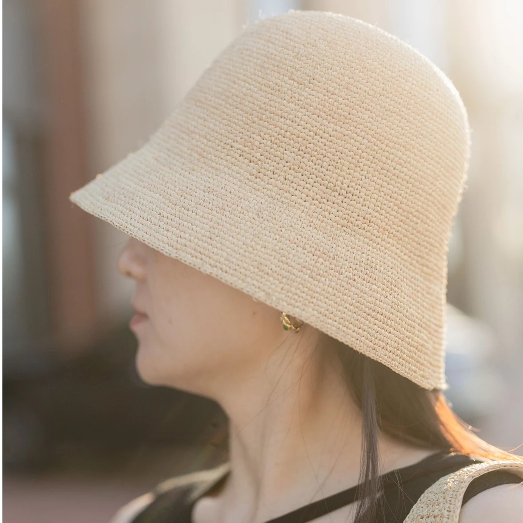 特细拉菲草帽女夏季优雅日系手工编织防紫外线遮阳桶帽百搭