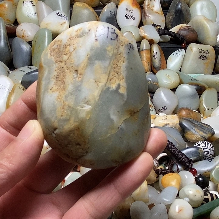 和田玉未镶嵌颈饰手把件