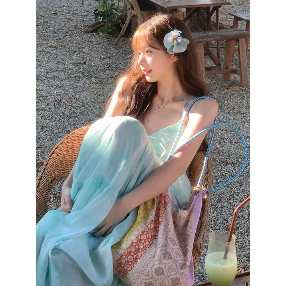 海边度假旅游穿搭2025新款气质吊带露背连衣裙子长裙女夏季沙滩裙