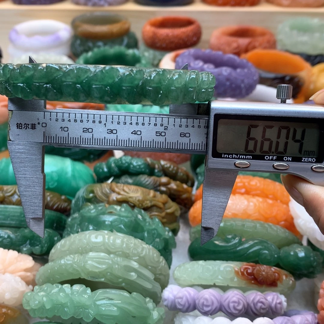 未镶嵌手镯石英质玉