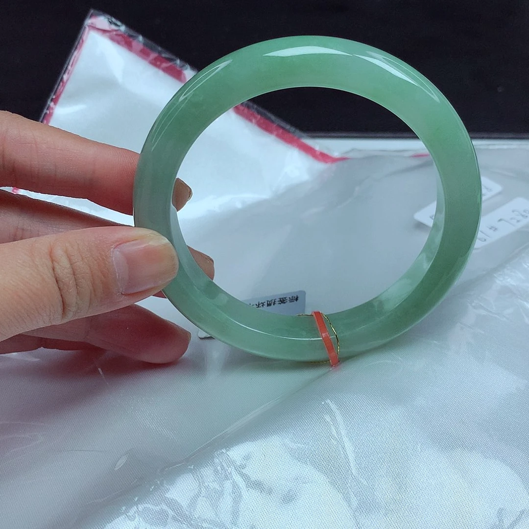 翡翠手镯未镶嵌61圈228