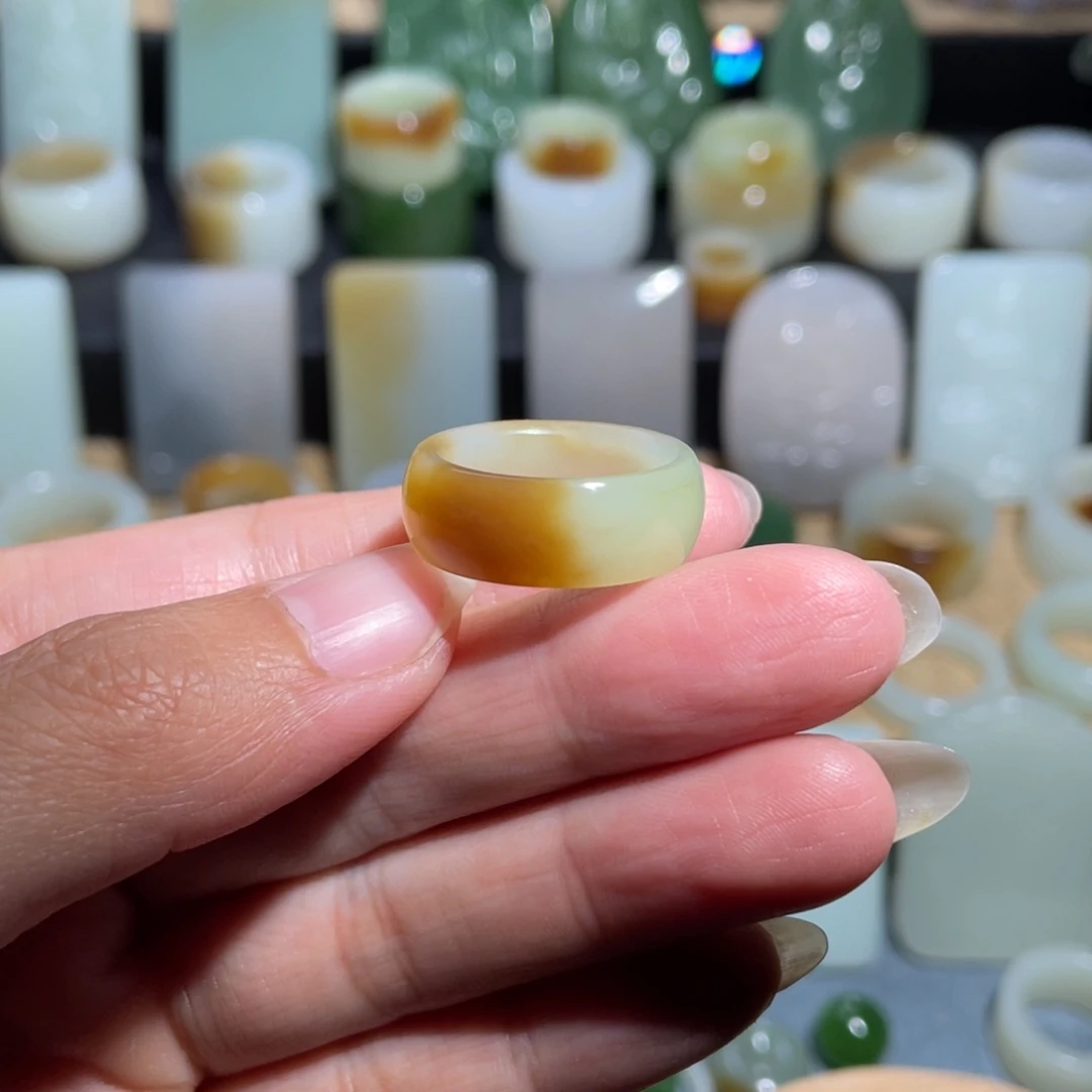 和田玉未镶嵌戒指