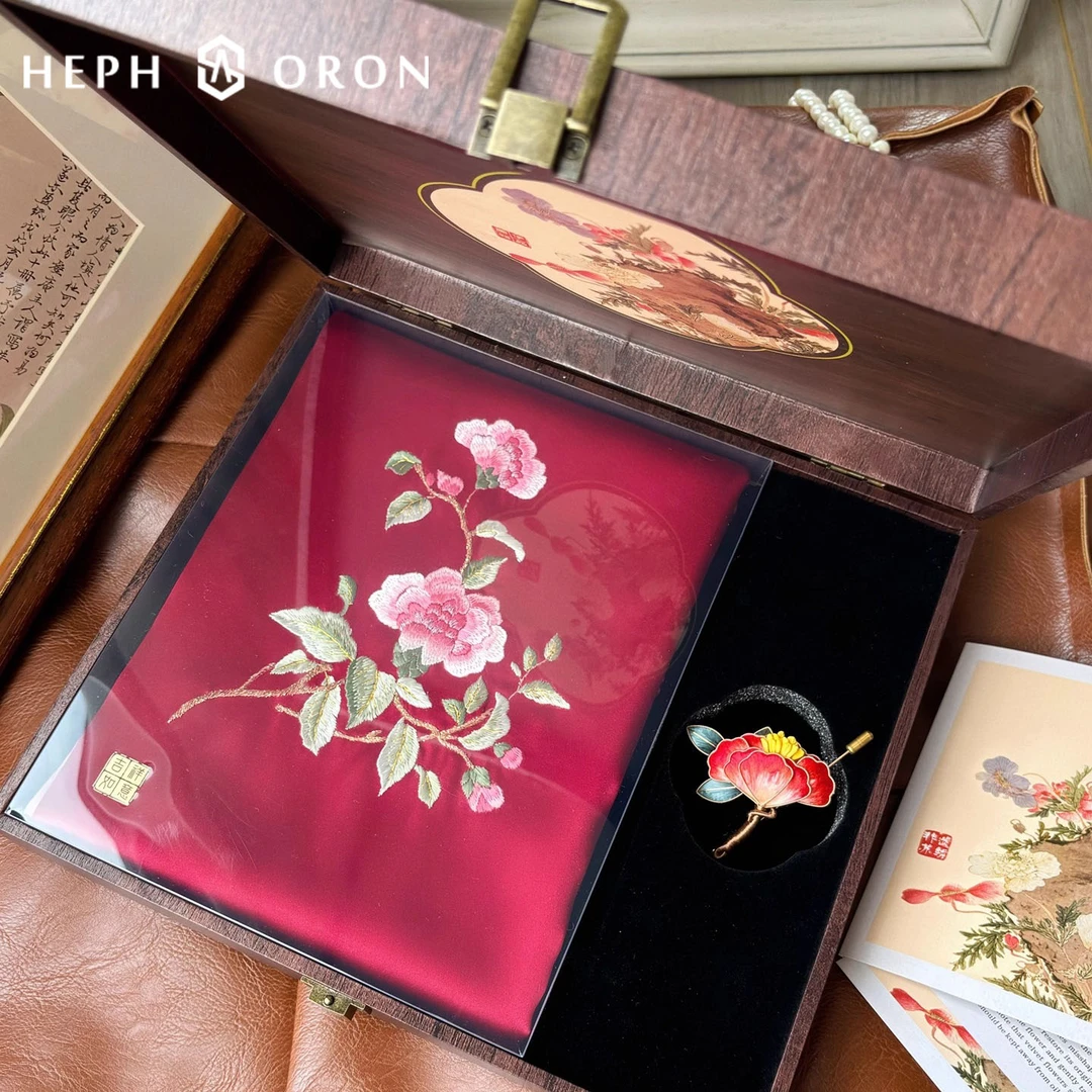 手工苏绣女士真丝丝巾2025新款绒花胸针围巾中式美学两件套礼盒装