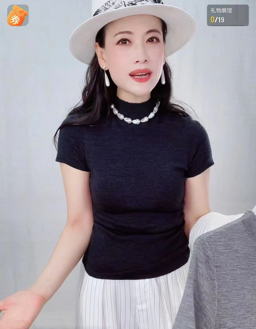 灰色黑色毛衣