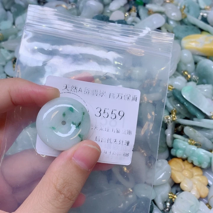 吊坠(不含链)未镶嵌翡翠