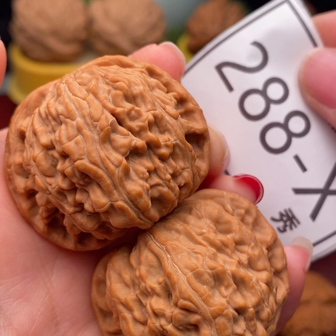 桃核把件白狮子41……