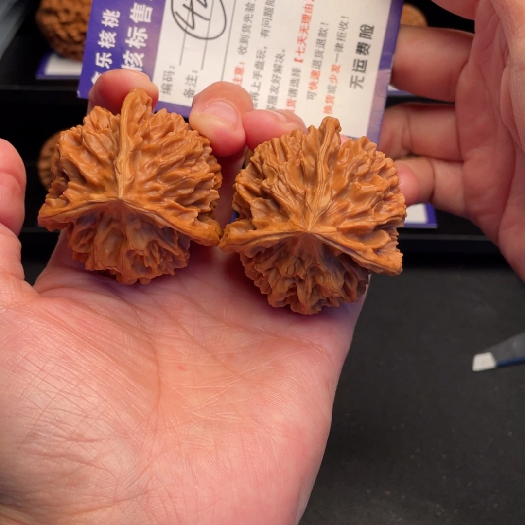 文玩核桃把件三棱47克重57