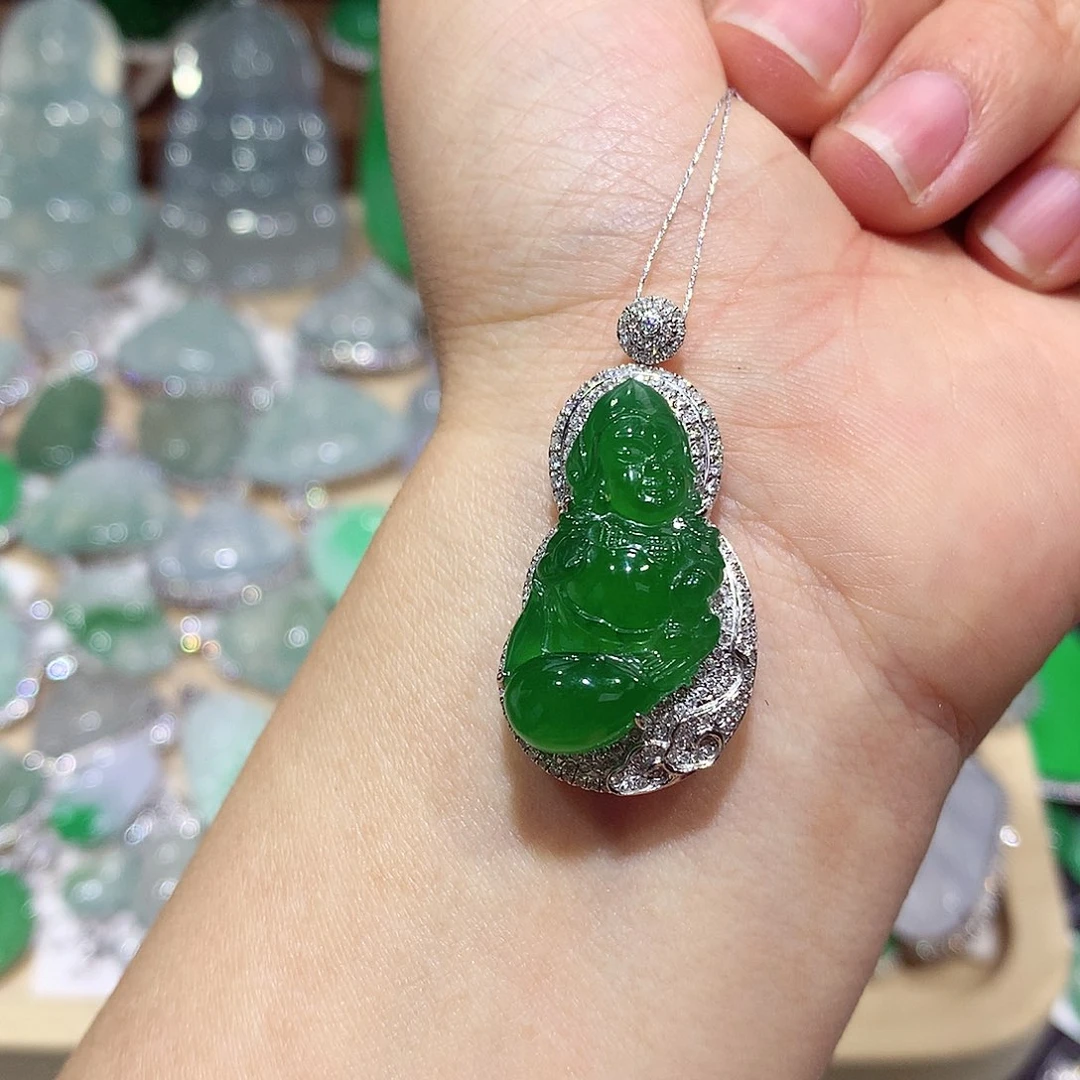 翡翠18K金镶嵌颈饰逍遥佛