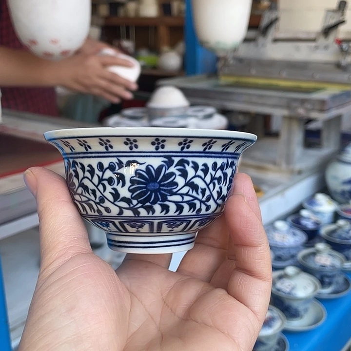 青花釉下彩杯子哈