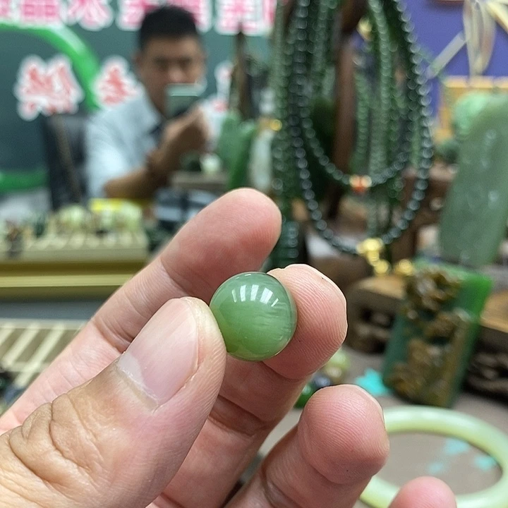 张***姐和田玉（碧玉）未镶嵌颈饰