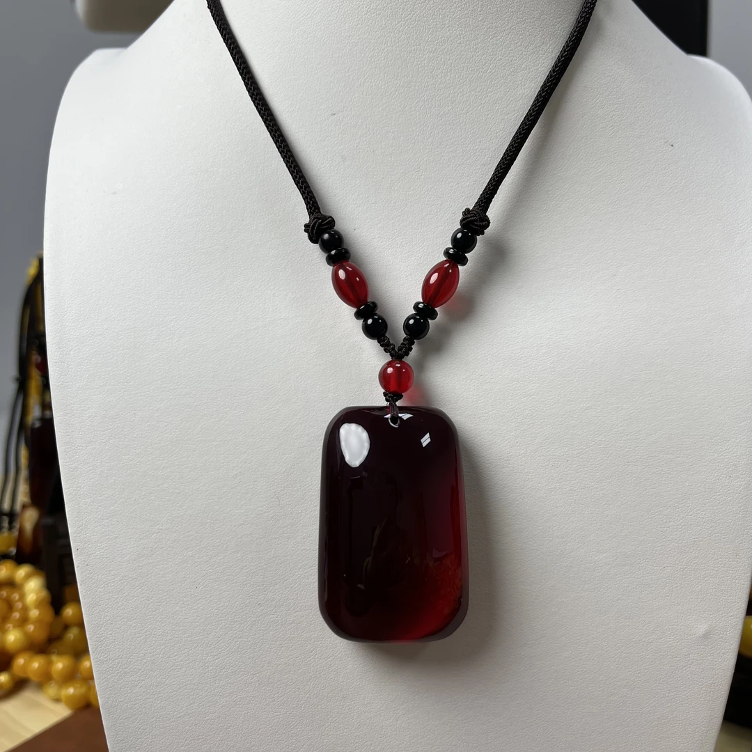 W074  【藏收级】血药珀无事牌毛衣链吊坠无杂无优化净水