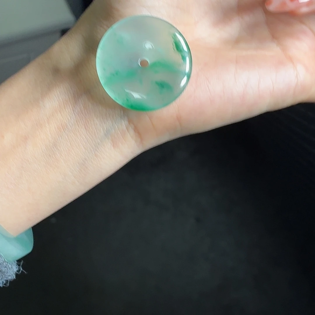 笃***行石英质玉未镶嵌吊坠