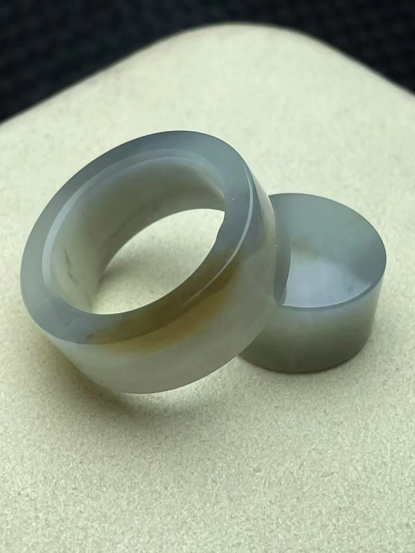 楼兰三色戒指，吊坠一套，尺寸约19/10/3.8mm，18/10mm