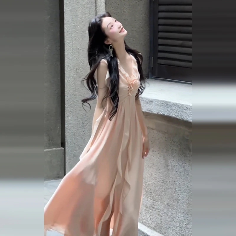 法式气质粉色小飞袖连衣裙子女夏季2025新款海边度假漂亮掐腰长裙