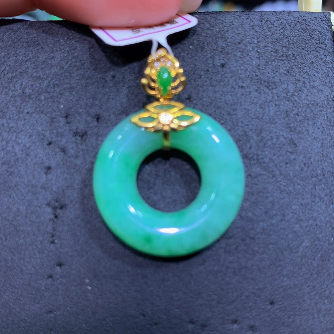 翡翠18K金镶嵌颈饰翡翠