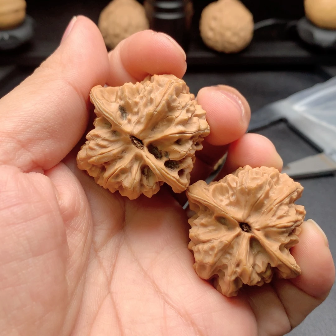 文玩核桃把件磐石