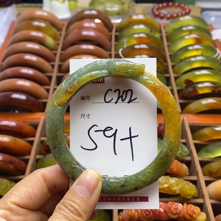 蛇纹石玉手镯未镶嵌