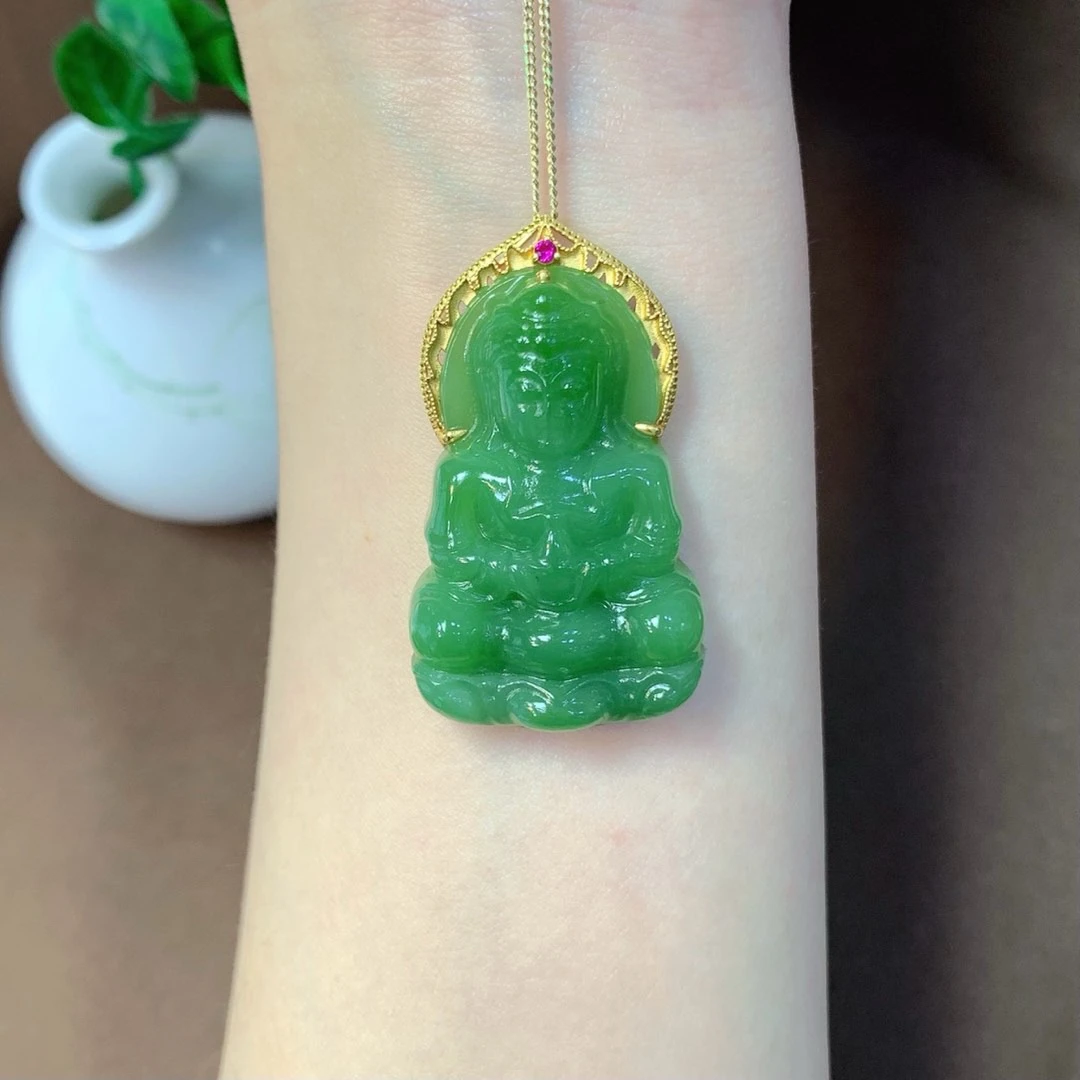 18k金镶嵌和田碧玉观音吊坠