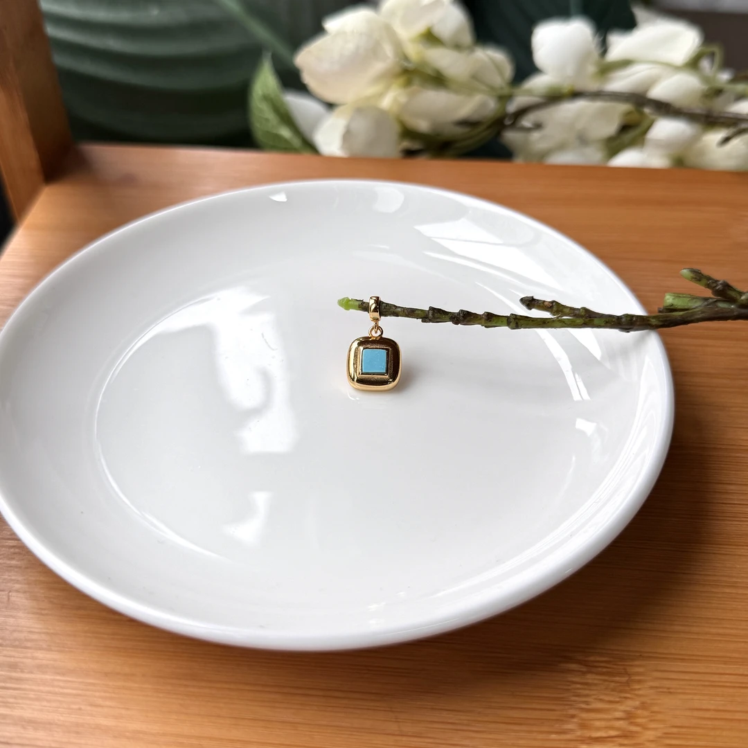 【珠宝厂长】绿松石方形蛋面约4mm+S925银吊坠