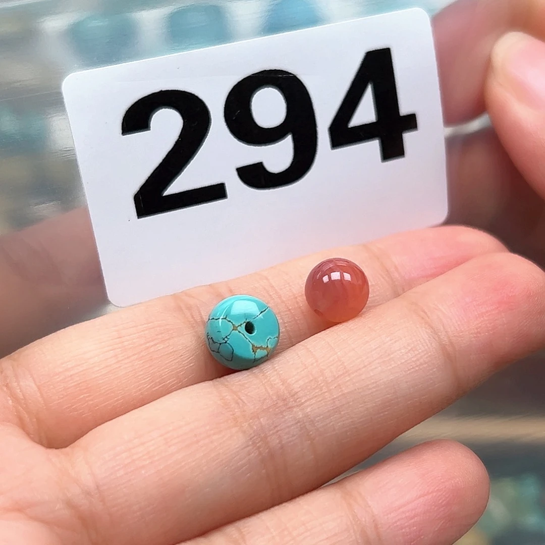 南红玛瑙未镶嵌颈饰志*